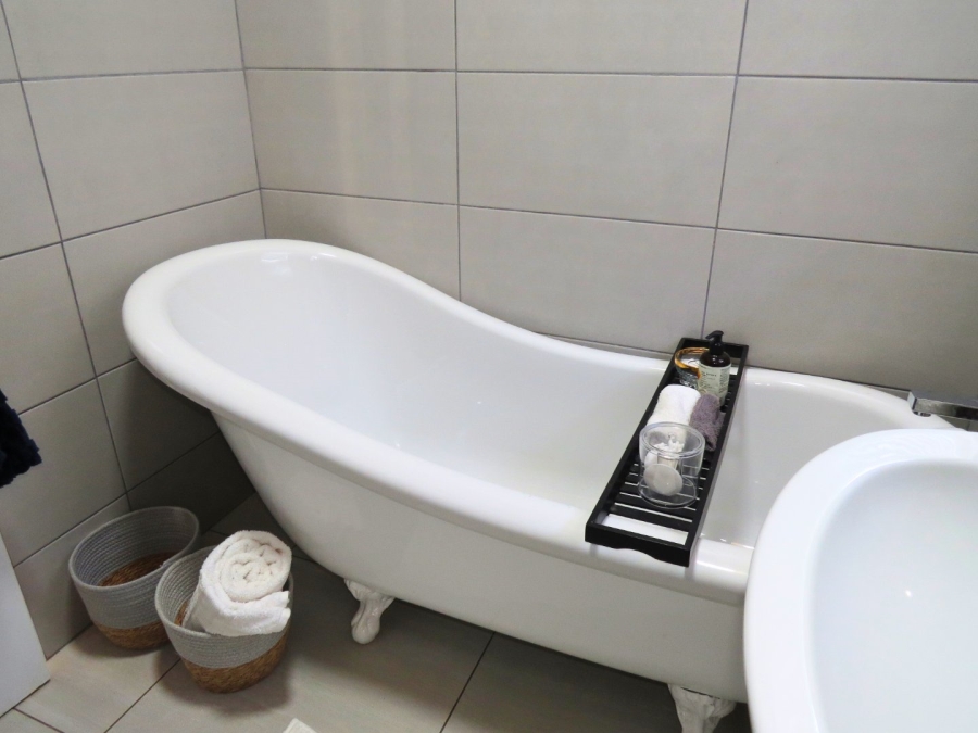 5 Bedroom Property for Sale in Dan Pienaar Free State